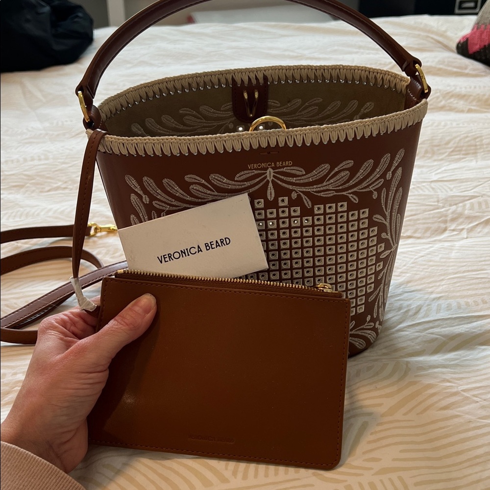 Veronica Beard Tan Leather Eyelet Whipstitch Feedbag - like brand new! - Picture 6 of 12
